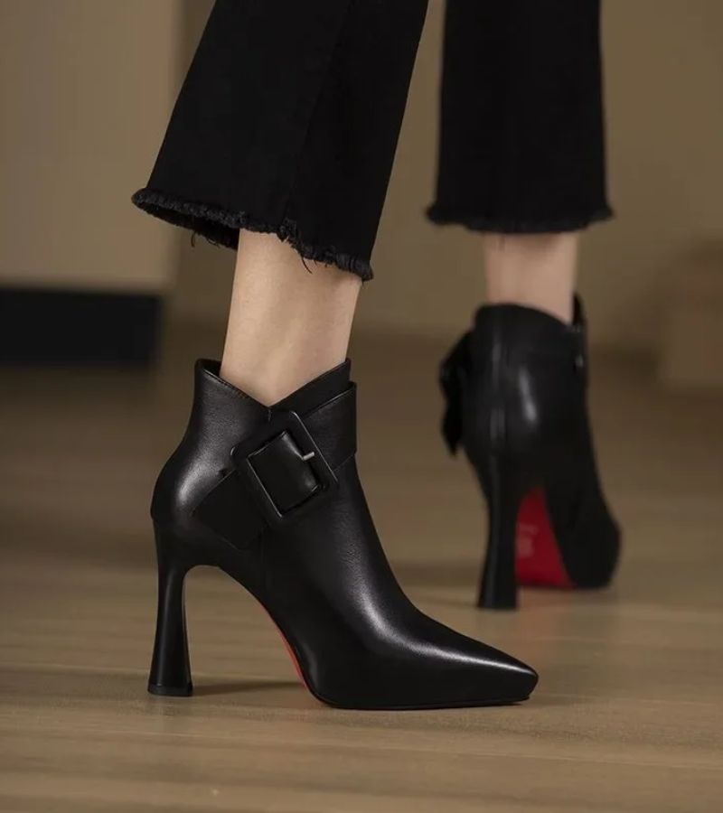 Aveline | Stivaletti con Tacco e Fibbia Oversize